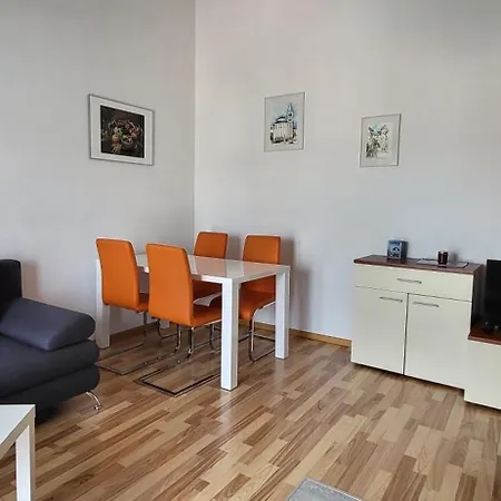 Проживание в семье Vrulja *